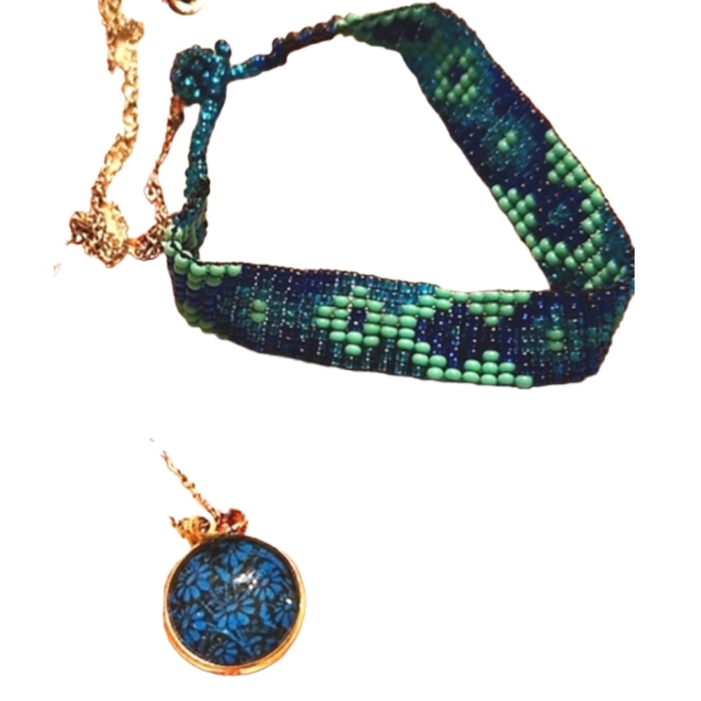 Rich turquoise glass daisy necklace and seed bead bracelet